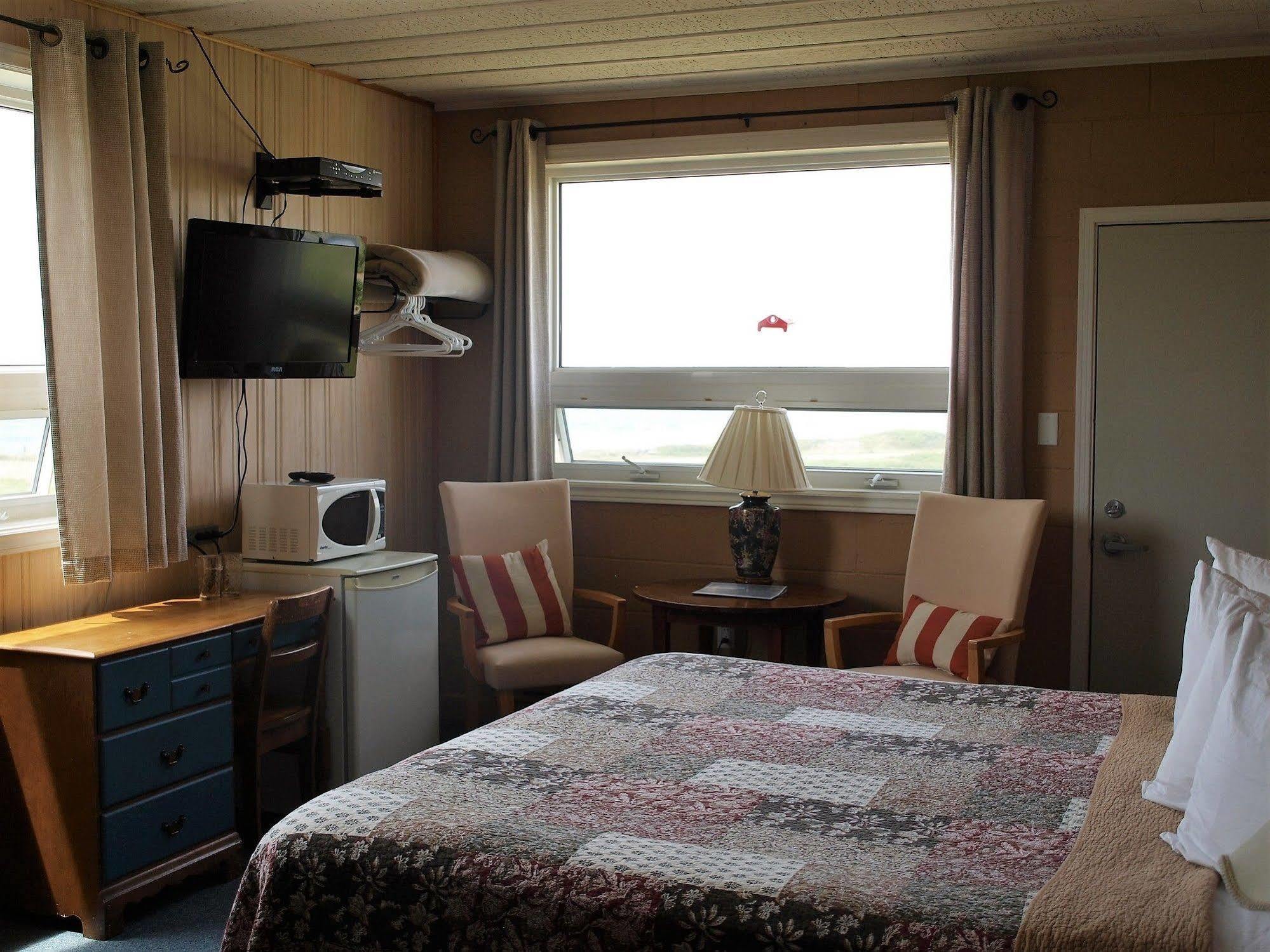 Cape View Motel & Cottages Mavilette エクステリア 写真