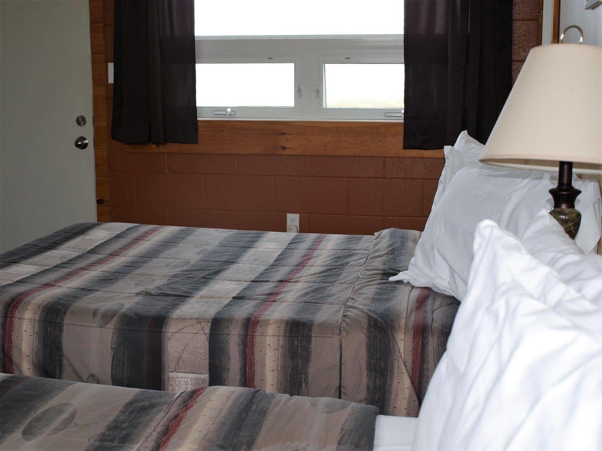 Cape View Motel & Cottages Mavilette エクステリア 写真